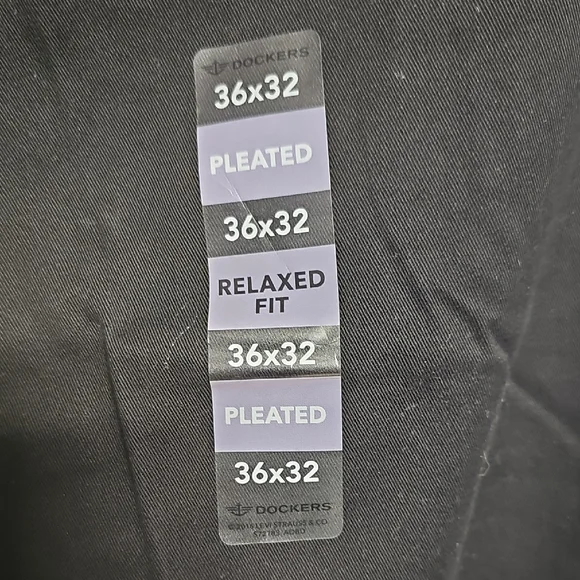 Men's Dockers Black Khaki Comfort‎ Waistband Relaxed Fit Pants With Pleats - Picture 4 of 7